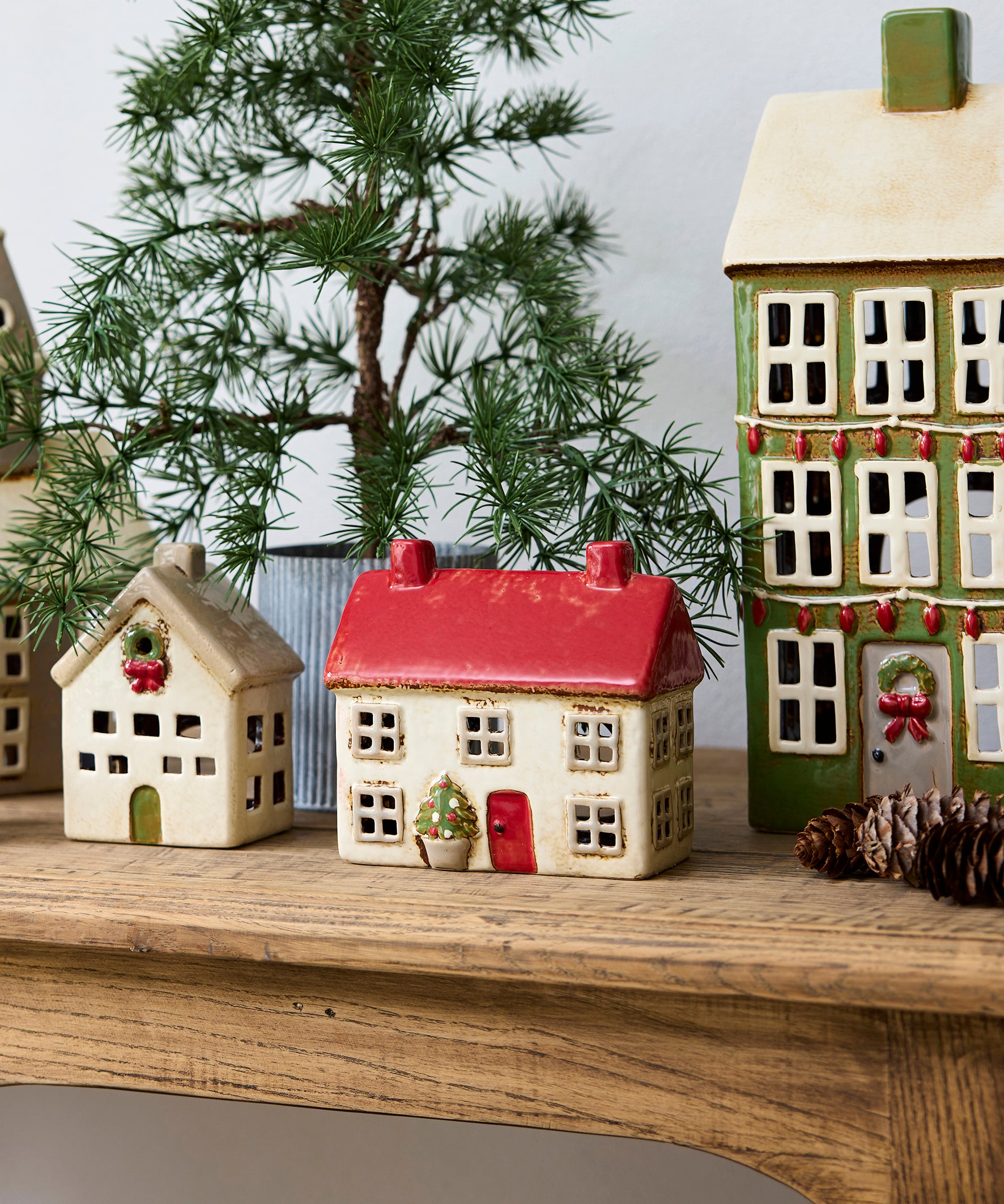 Alsace Tea Light Cottage Christmas Stone YA0061