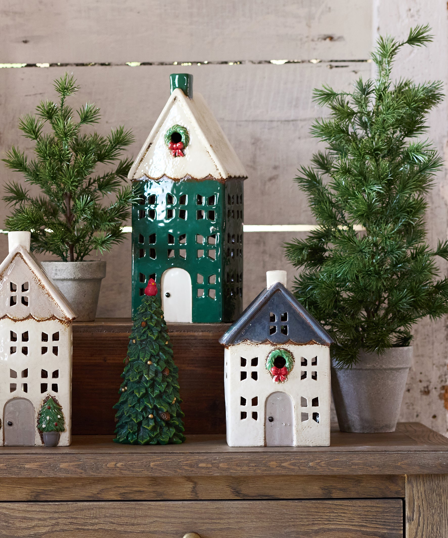 Christmas Tea Light House Green with Wreath Small YA0086
