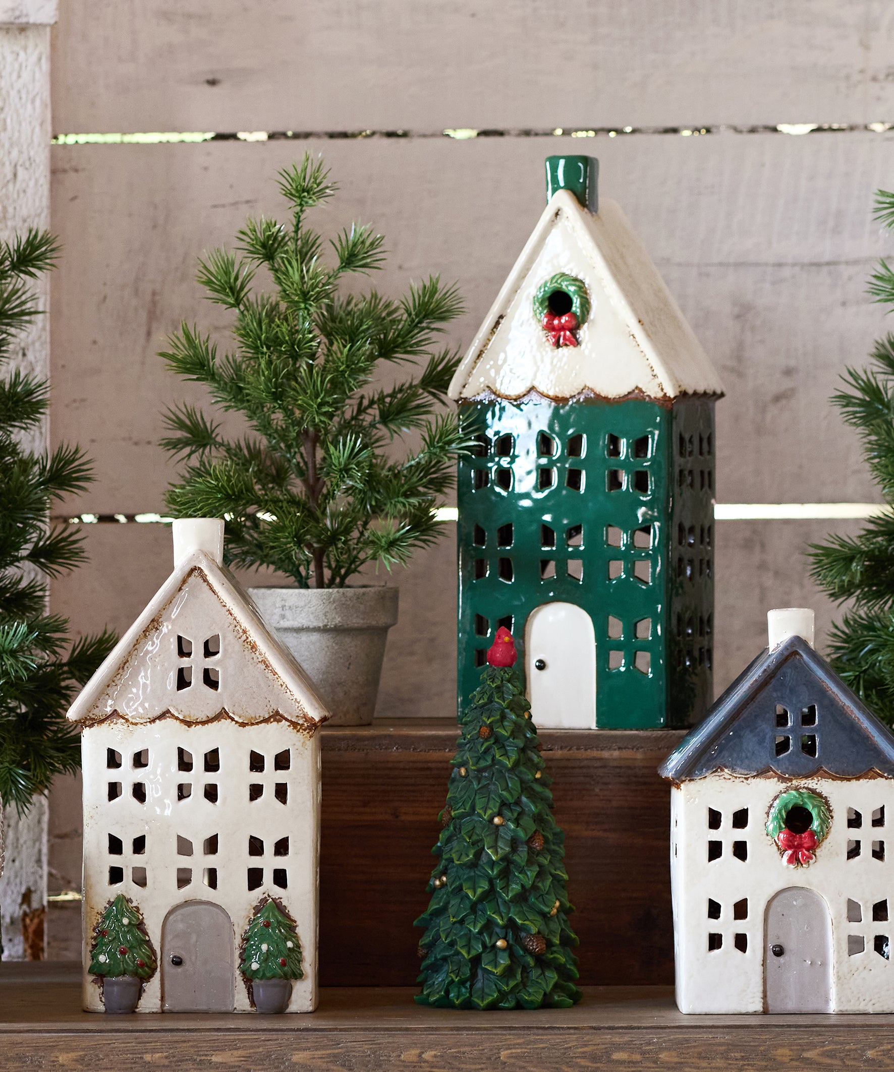 Christmas Tea Light House Green with Wreath Large YA0087