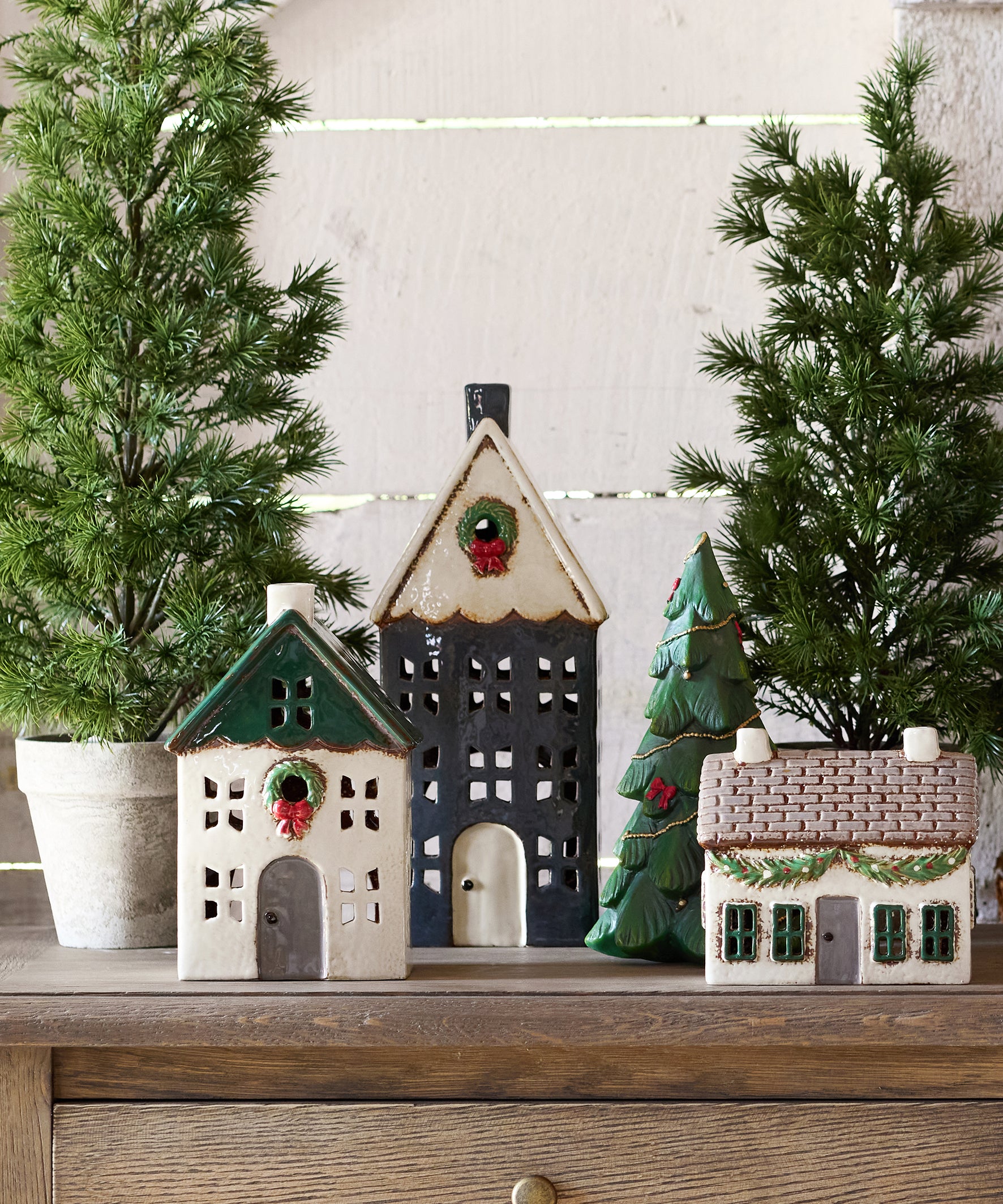 Christmas Tea Light House Blue with Wreath Large YA0082