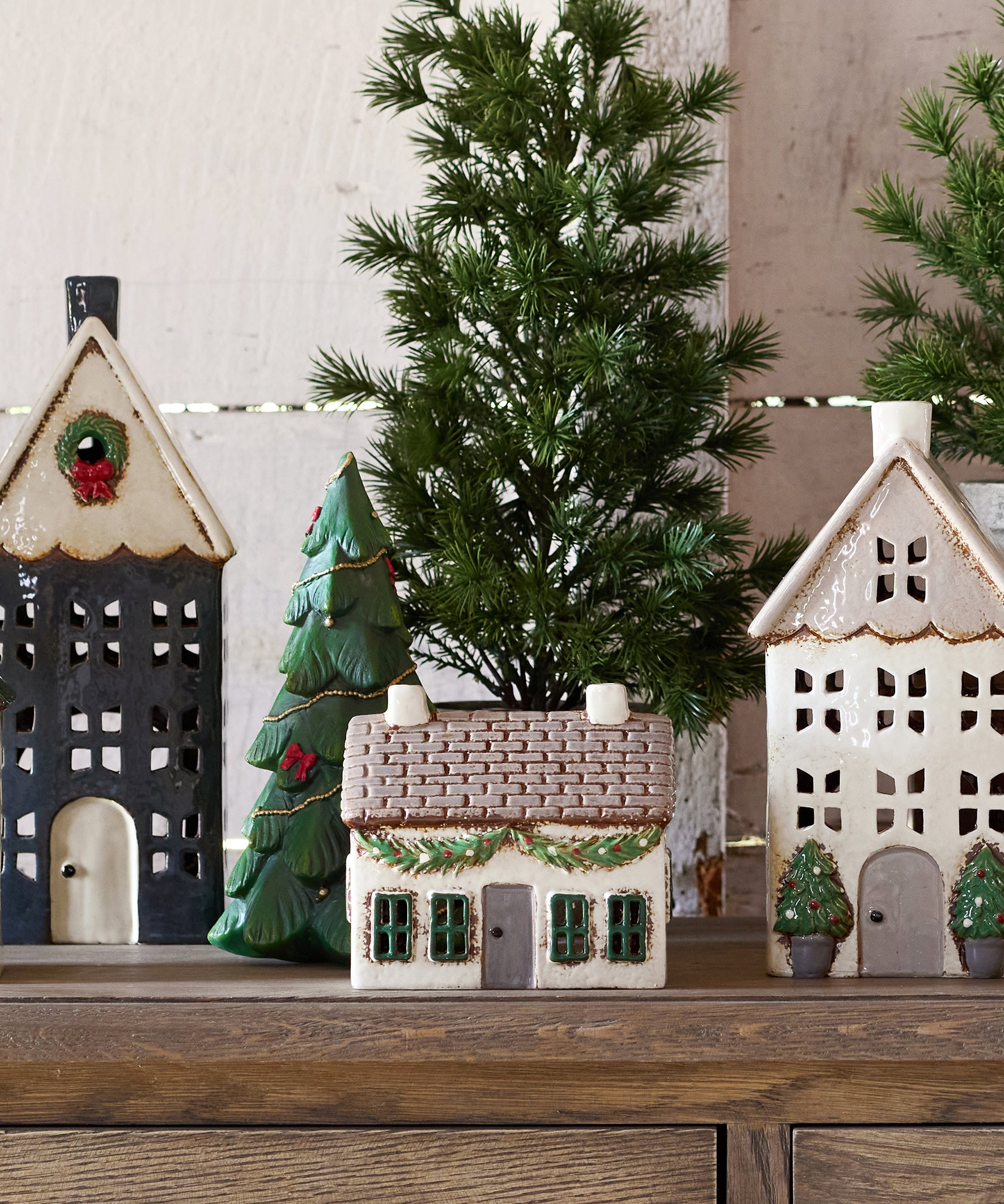 Christmas Tea Light Cottage with Swag YA0085
