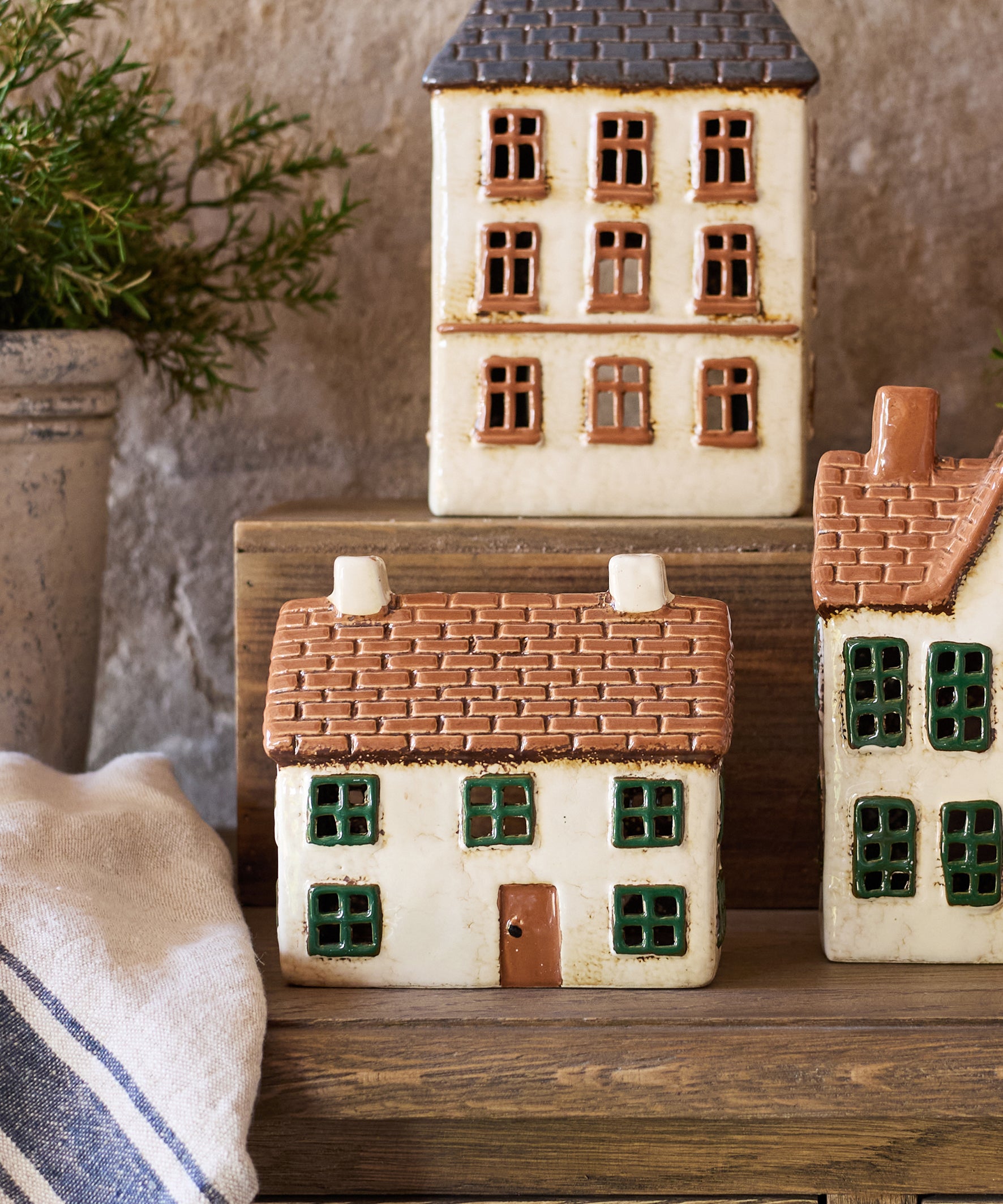 Cotswolds Counytry Tea Light Cottage YA0073