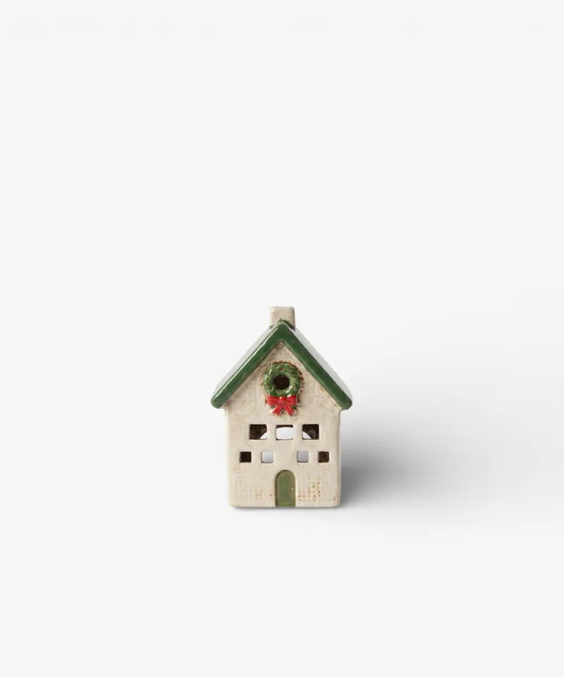 Nordgard Cottage with Bow Wreath YA0106