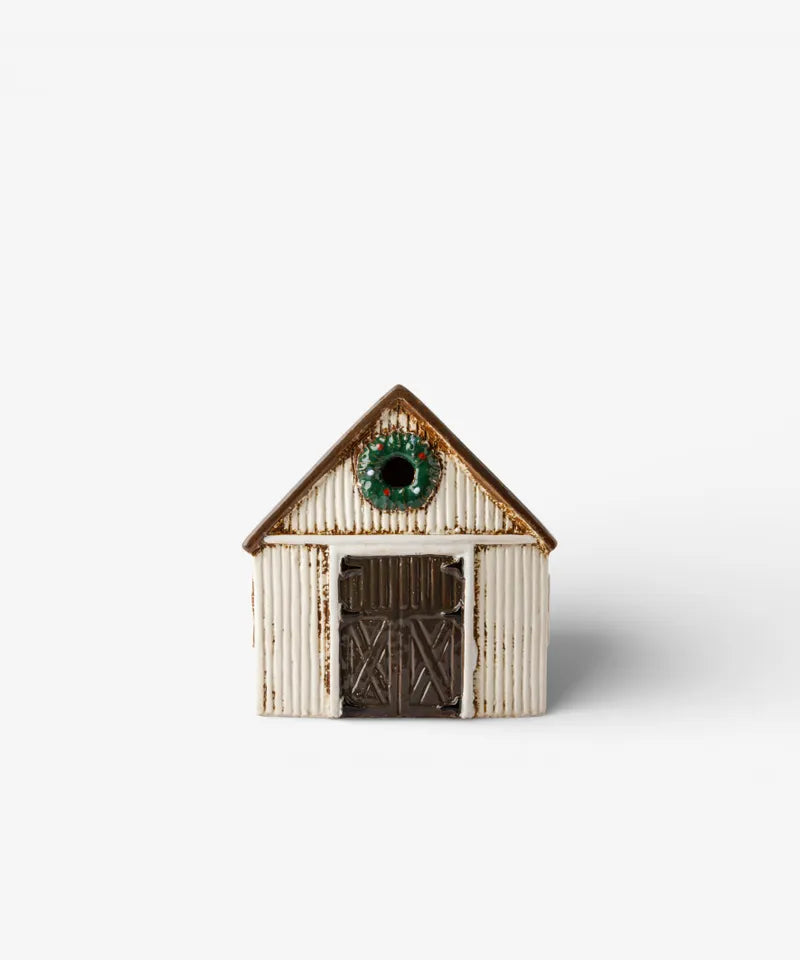 Nordgard Stable with Wreath YA0098