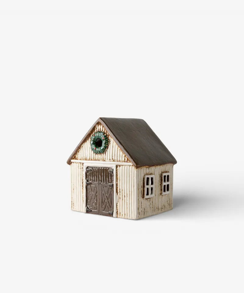 Nordgard Stable with Wreath YA0098