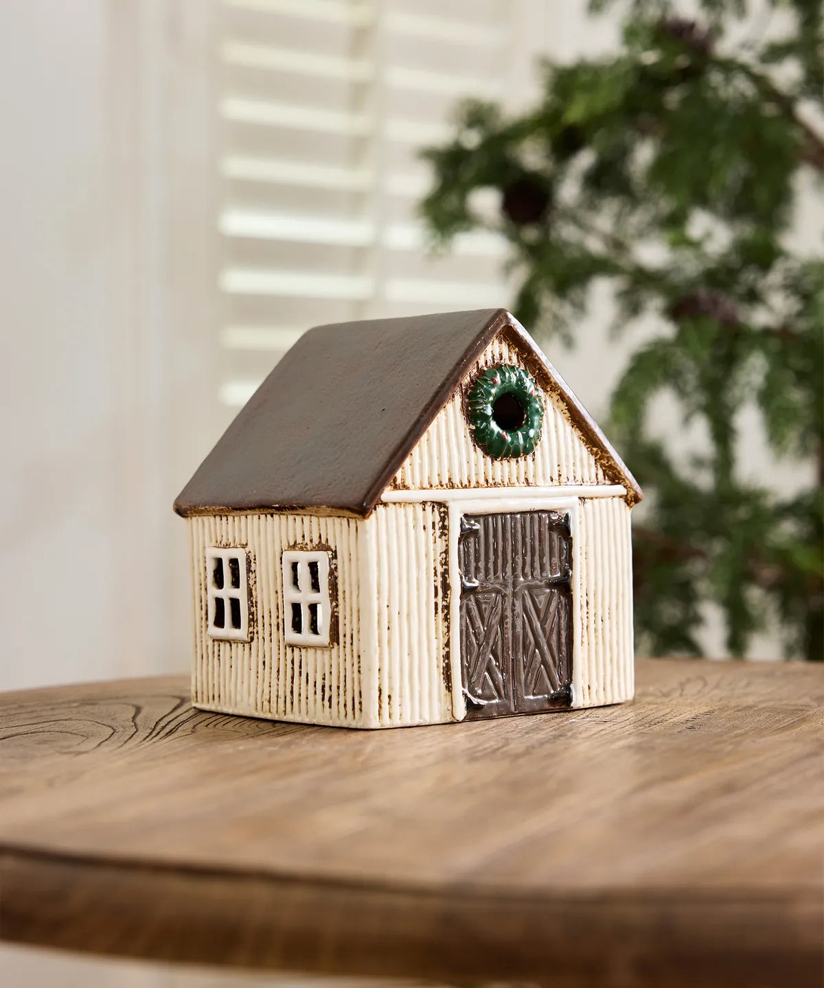 Nordgard Stable with Wreath YA0098