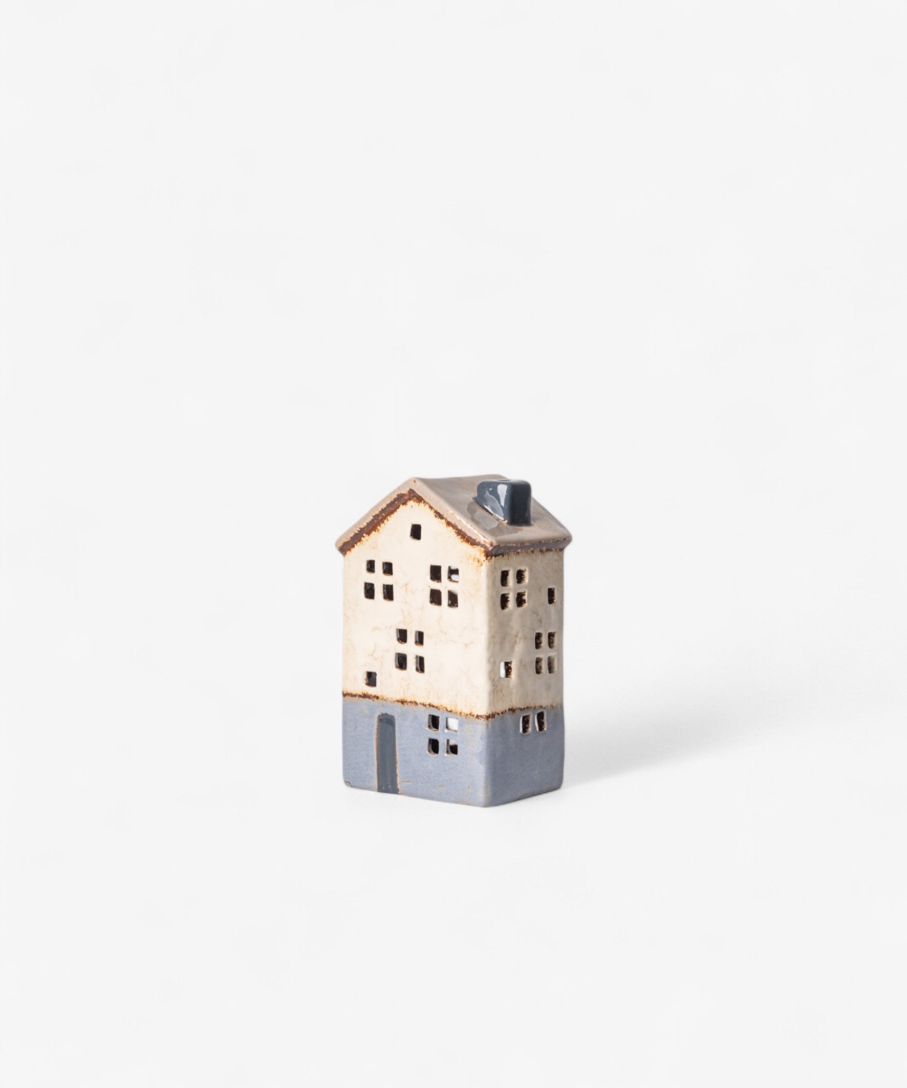 Saint Malo Tea Light House with Stone Roof YA0079
